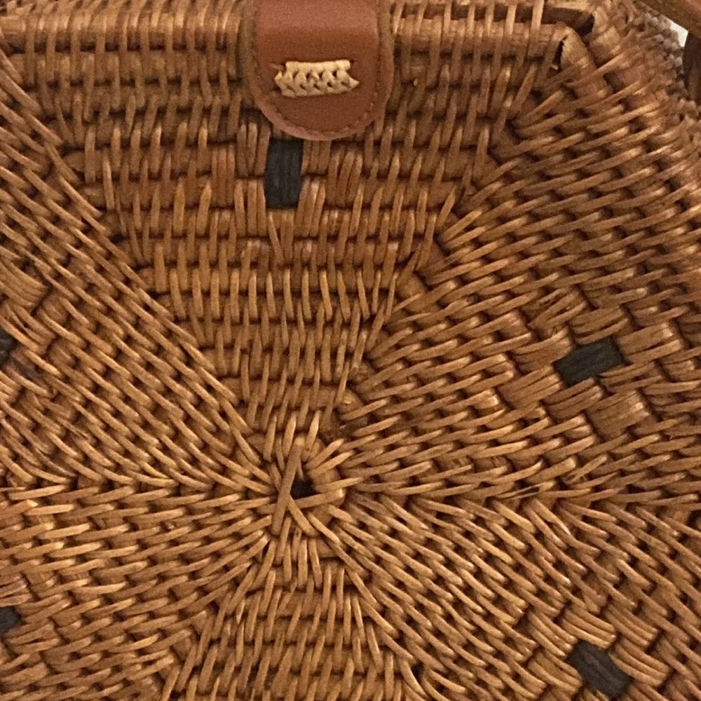 Anthropologie Hexagonal 100% Rattan Woven Basket Crossbody Bag Faux Leather Trim - Picture 2 of 5